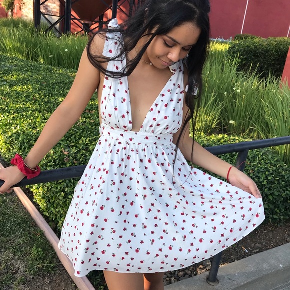 Forever 21 Dresses & Skirts - White dress with rose detailing🌹🌹